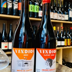Très heureux de vous proposer à nouveau les vins du domaine Vindiou !

Deux cuvées 100% Syrah : Brève de comptoir, légère et digeste et notre Crozes-Hermitage préféré, Cafiot :-)

Dispos en cave et en livraison, plus d'infos : https://www.vinsnature.fr/domaine/479-domaine-vindiou

#domainevindiou #vindiou @vindiou_vin #vin #vinbio #vinsbios #vinbiologique #wine #vinnaturels #vinvivants #purjus #vinsnature #vinsnaturels #organicwines #biodynamicwines #naturalwine #naturalwines #lyon #cavistelyon #lyon #vinbiodynamique #winelover #vino #redwine #winetasting #foodandwine #winetime #winery #vinho #winelovers #winestagram