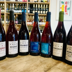 💥GUY BRETON

Le mois de novembre est le mois du Beaujolais !

De très nombreux crus arrivent, aujourd'hui nous vous proposons les magnifiques cuvées de Guy Breton.

Il manque le Morgon Ptit Max sur la photo mais il y a de quoi se faire plaisir vous ne trouvez pas !

Dispos en boutiques et en ligne :

https://www.vinsnature.fr/domaine/288-domaine-guy-breton

@ptitmaxbojo #ptitmaxbojo #guybreton #vin #vinbio #vinsbios #vinbiologique #wine #vinnaturels #vinvivants #purjus #vinsnature #vinsnaturels #organicwines #biodynamicwines #naturalwine #naturalwines #lyon #cavistelyon #lyon #vinbiodynamique #winelover #vino #redwine #winetasting #foodandwine #winetime #winery #vinho #winelovers #winestagram