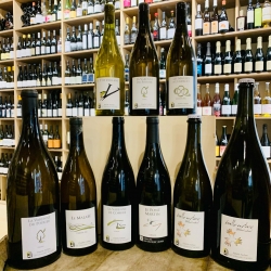 ❤️LES GRANDES VIGNES

Arrivage massif de ce domaine angevin que nous apprécions tout particulièrement !

Toutes les cuvées en blanc du domaine sont disponibles, en boutique ou en ligne :

https://www.vinsnature.fr/domaine/354-domaine-les-grandes-vignes

#lesgrandesvignes #vin #vinbio #vinsbios #vinbiologique #wine #vinnaturels #vinvivants #purjus #vinsnature #vinsnaturels #organicwines #biodynamicwines #naturalwine #naturalwines #lyon #cavistelyon #lyon #vinbiodynamique #winelover #vino #redwine #winetasting #foodandwine #winetime #winery #vinho #winelovers #winestagram