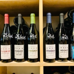 Gros arrivage les amis !

Un petit aperçu des derniers arrivages en images !

Domaine Foillard (Beaujolais)
Romain Zordan (Beaujolais)
Jean-Claude Lapalu (Beaujolais)
Jean-Michel Stéphan (Rhône nord)
Domaine Saint-Cyr (Beaujolais)
Domaine Thillardon (Beaujolais)

A retrouver dans nos boutiques et en ligne sur https://www.vinsnature.fr/